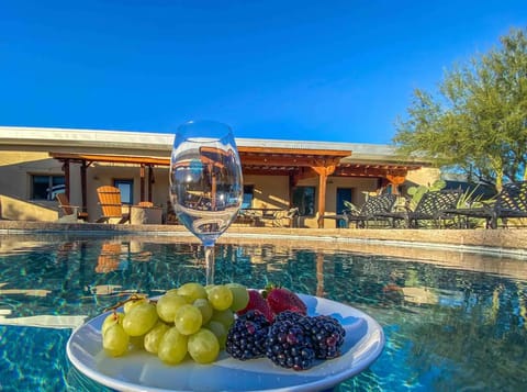 Peaceful Desert Retreat - Stunning Views - Pool Spa, Backyard, Music - Tucson ! House in Tucson