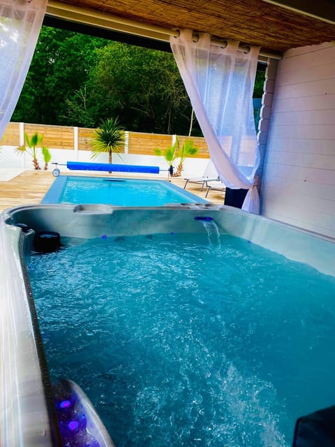 Hot Tub, Swimming pool