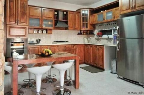 Kitchen or kitchenette, Dining area, minibar, pet friendly, stove