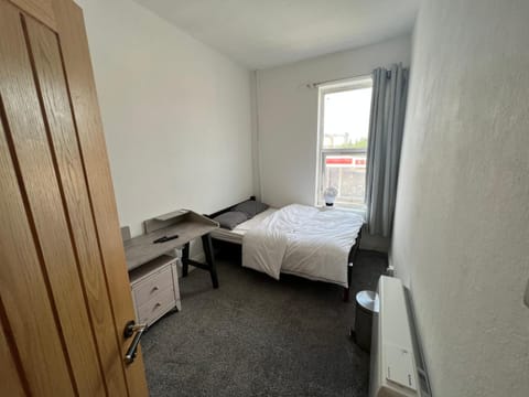 Room in new flat Vacation rental in Walsall