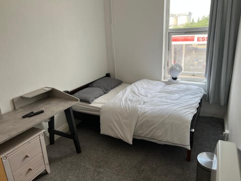 Room in new flat Urlaubsunterkunft in Walsall