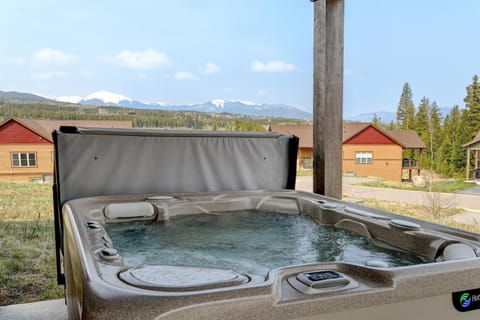 Day, Natural landscape, Hot Tub, Mountain view