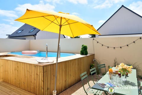 Patio, Dining area, Pool view, Swimming pool, Swimming pool