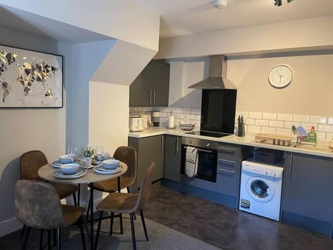 Poplar House-2Bedroom house in town centre with free Parking by ShortStays4U Condominio in Kings Lynn
