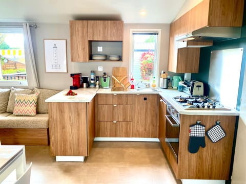 Kitchen or kitchenette, minibar, pet friendly, stove