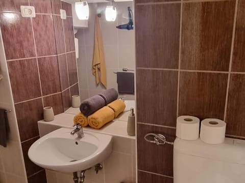 Bathroom, towels