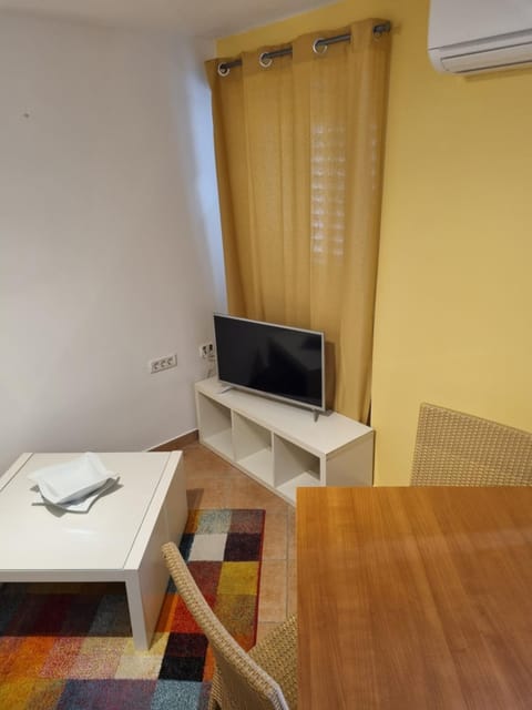 Communal lounge/ TV room, TV and multimedia, Evening entertainment, hair dresser, air conditioner