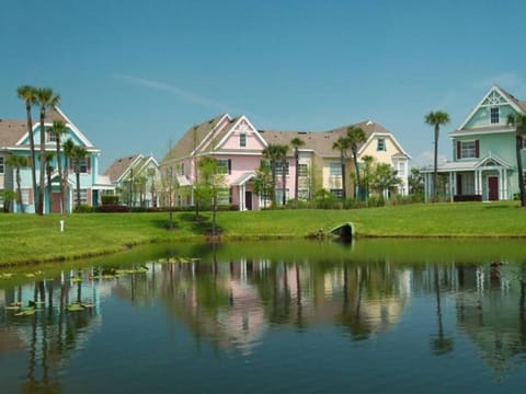 5* DIsney 15min The Beach House - ‘Exceptional!’ Condo in Kissimmee