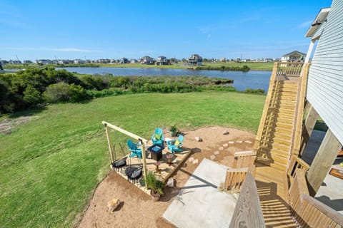 New Home w/ Amazing Views-Close to Beach, Bay, & Galveston Island State Park House in Hitchcock