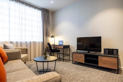 Communal lounge/ TV room, TV and multimedia, Living room, Seating area, Evening entertainment