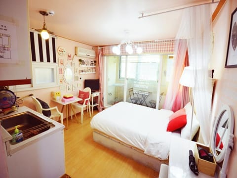 Han River Residence & Guesthouse Bed and Breakfast in Seoul