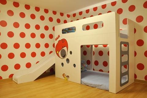 children, bunk bed