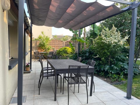 Patio, Garden, Dining area