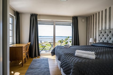 Bed, Bedroom, Sea view