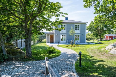 Property building, Day, Natural landscape, Garden, Garden view