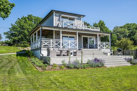 Property building, Patio, Day, Garden view