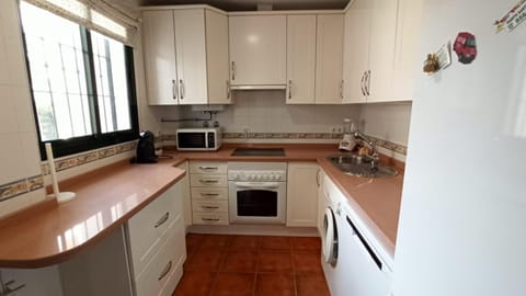 Kitchen or kitchenette, minibar, pet friendly, stove