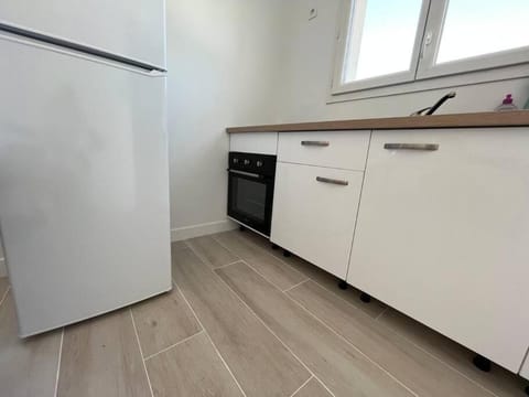 Charmant T2, logement neuf, climatisé au calme . Condo in Aix-en-Provence