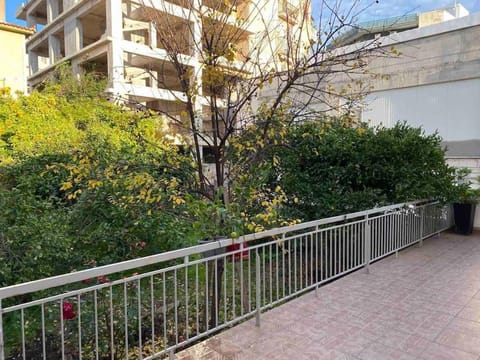 Διαμέρισμα με Κήπο στο Κέντρο της Χαλκίδας Apartment in Euboea