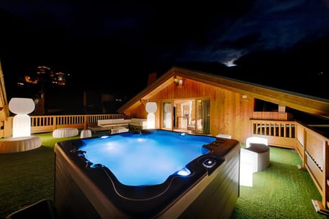 Patio, Night, Hot Tub, Hot Tub, Balcony/Terrace