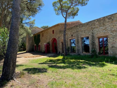 Property building, Garden, Balcony/Terrace