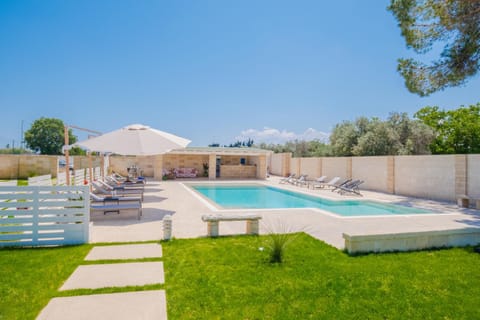 Patio, Day, Garden, Garden view, Pool view, Swimming pool, Swimming pool, sunbed