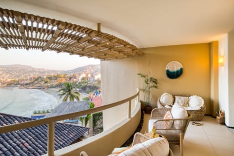 Natural landscape, Balcony/Terrace, Seating area