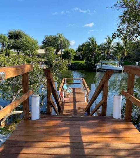 Tranquil Waterfront 2/1 in North Palm Beach Condo in North Palm Beach
