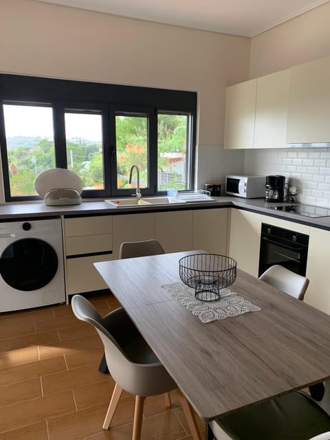 Dining area, kitchen