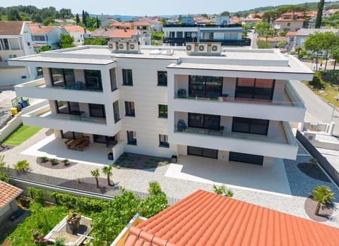 Property building, Day, Neighbourhood, Bird's eye view, Location