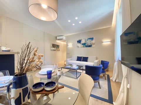 Living room, Photo of the whole room, air conditioner