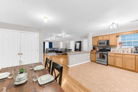 NYC & Downtown Newark Commuter Dream Stay Vacation rental in Kearny