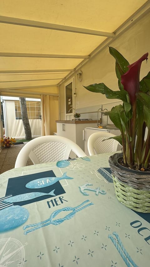 Living room, Seating area, Dining area, kitchen