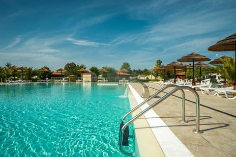 Swimming pool, Swimming pool