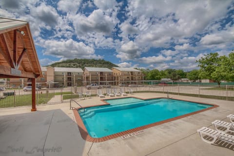 RG 111 Guadalupe Fortress of Awesome Condominio in Canyon Lake