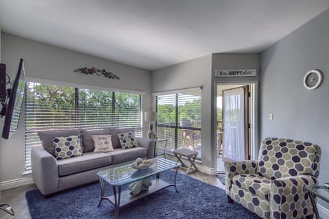 IC 316 Riverfront Bliss Apartment in New Braunfels