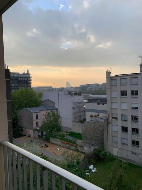 Magnifique vue sur Paris balcon Apartment in Levallois-Perret