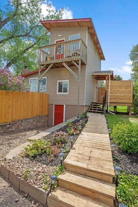 Property building, Day, Garden, Garden view