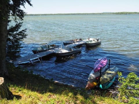 Lake Access! Twin Birch Resort - The Brown Bear House in Lake Township