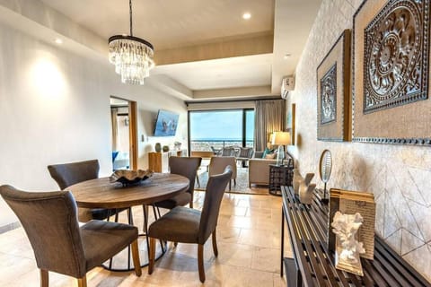 Breathtaking Ocean Views and Access Best Resorts! Apartment in Cabo San Lucas