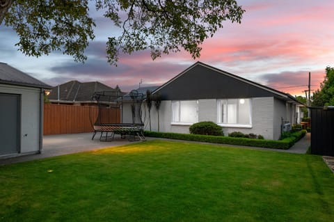 Property building, Garden, Garden view