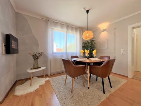 NEU! Charmantes 3 Zimmer Korbstadt-Apartment, Terrasse, Wanderwege, optimale Anbindung Apartment in Bad Staffelstein