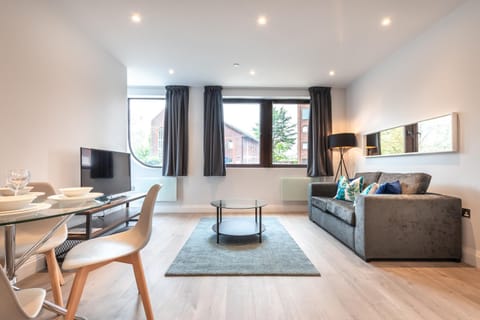 Kingsbridge House Apartment Four - Free Parking - Heathrow - Thorpe Park Haus in Staines-upon-Thames