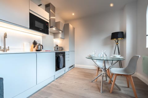 Apartment Thirty One Staines Upon Thames - Free Parking - Heathrow - Thorpe Park Casa in Staines-upon-Thames