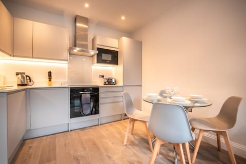 Apartment Thirty Two Staines Upon Thames - Free Parking - Heathrow - Thorpe Park Maison in Staines-upon-Thames