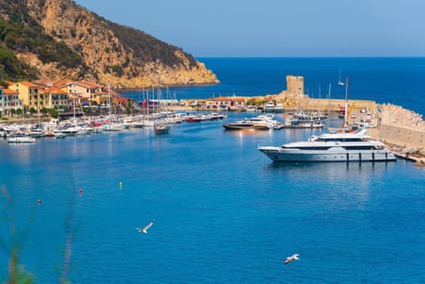 Nearby landmark, Natural landscape