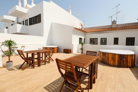 Property building, Patio, Balcony/Terrace, Dining area