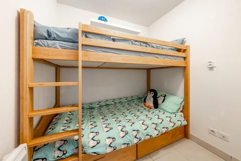 Photo of the whole room, bunk bed