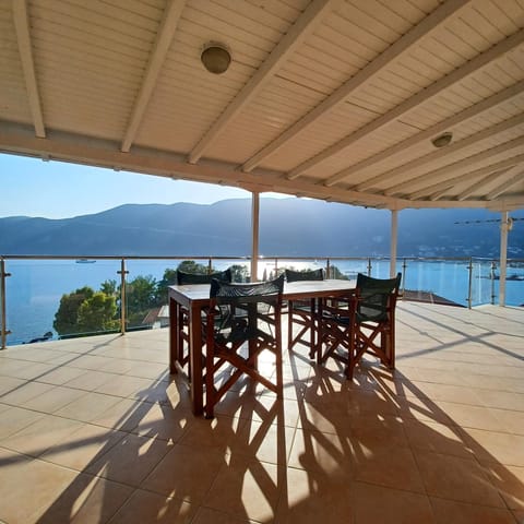 Natural landscape, View (from property/room), Balcony/Terrace, Dining area, Mountain view, Sea view