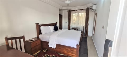 Bed, Photo of the whole room, Bedroom, air conditioner